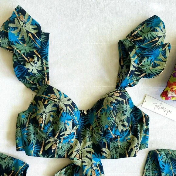 NWT Petersyn X Revolve Joplin Paradise floral flutter sleeve crop top - Picture 6 of 12